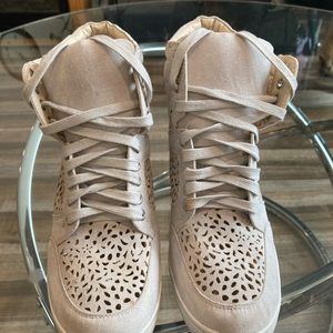 Womens size 8 high top wedges. Only worn once.